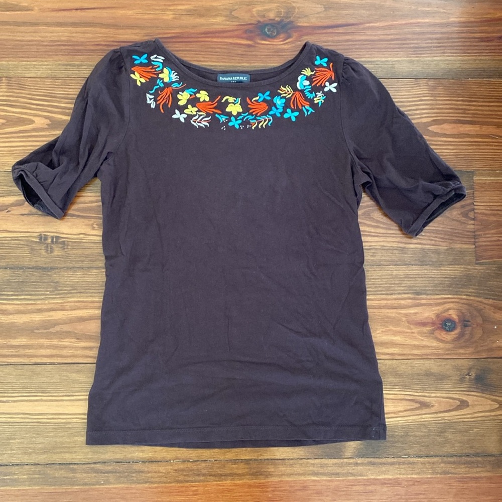 Banana Republic Embroidered Brown Top 100% cotton